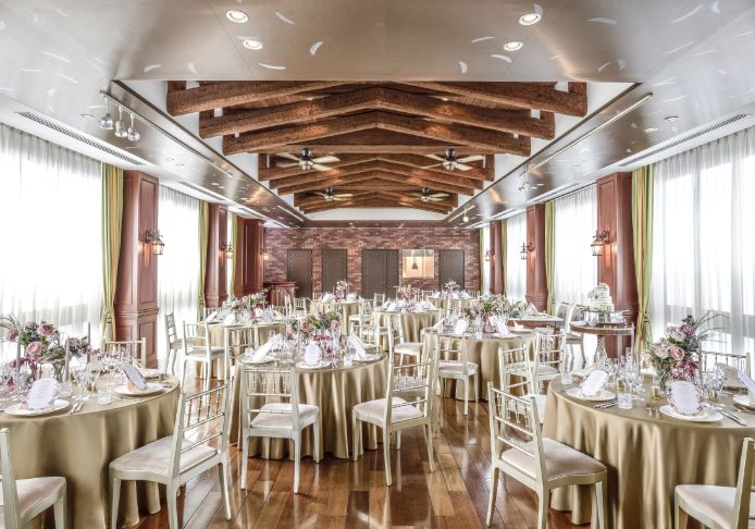 おふたりにぴったりの式場探しを 限定プランナーがお手伝い